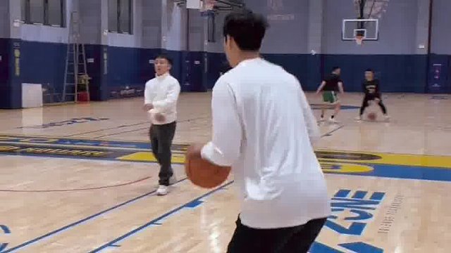 看到赖总和郭郭的结婚证了！今晚八点吴勇豪首秀，能取得开门红吗