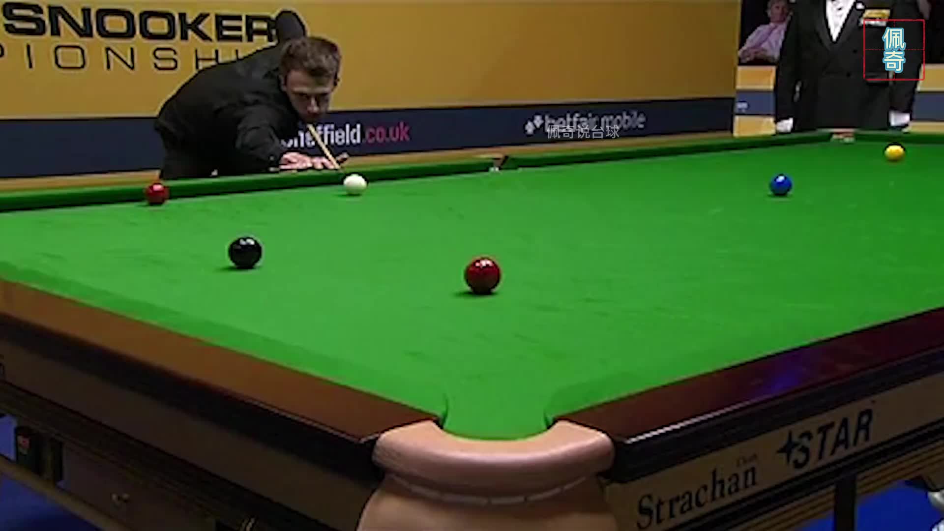 年轻小特能有多离谱？大力猛击炫飞白球，清台也不忘为观众谋福利(2)