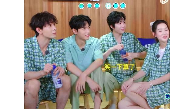 四个人的沉默震耳欲聋