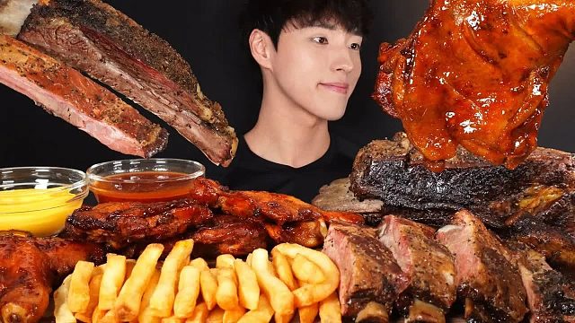 烤鸡、巨型烤排骨和炸薯条一起吃，口感细腻，很爽