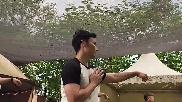 我们采用小班制教学，确保每位学员都能得到个性化的关注和指导。从基础动作到高级套路，我们的教学内容全面