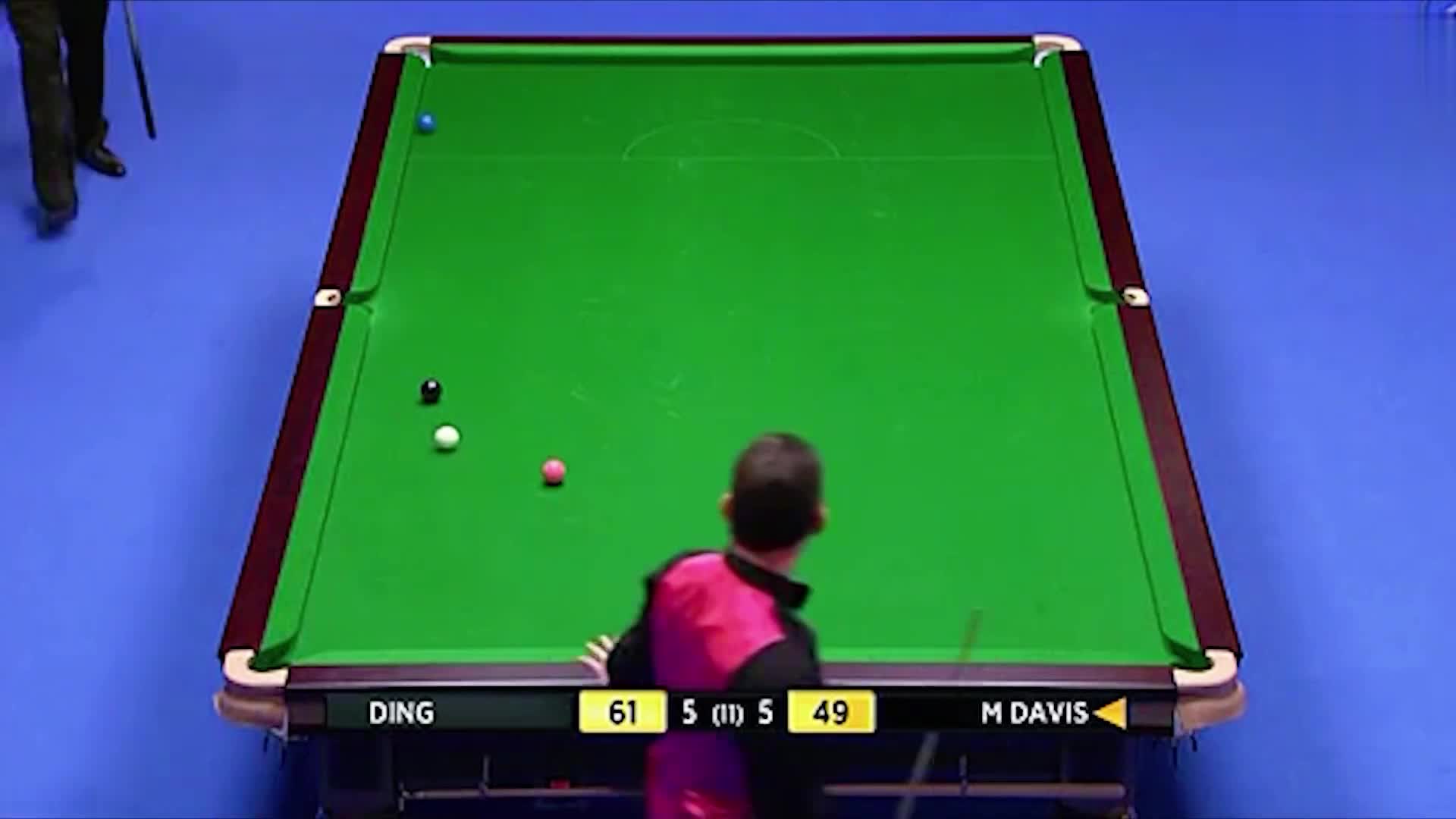 丁俊晖最霸道的一杆球，解球秒变绝杀，对手当场翻脸拒绝握手(2)