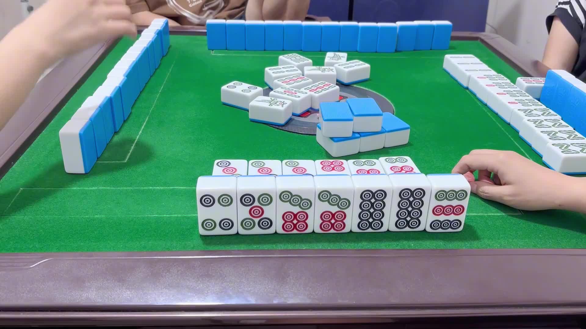 别人换牌混的风生水起  我就只有被迫挨起