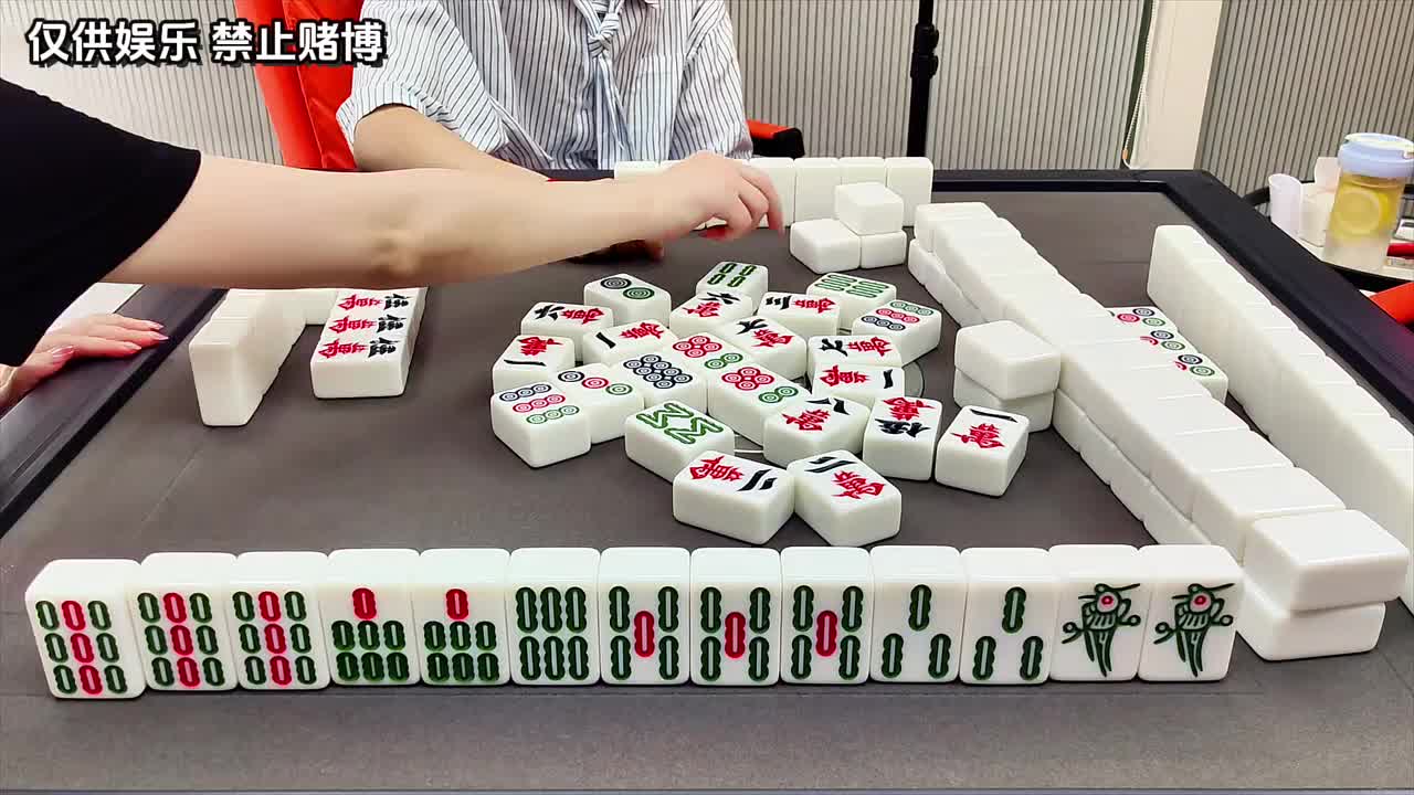 颜色统一双龙戏珠