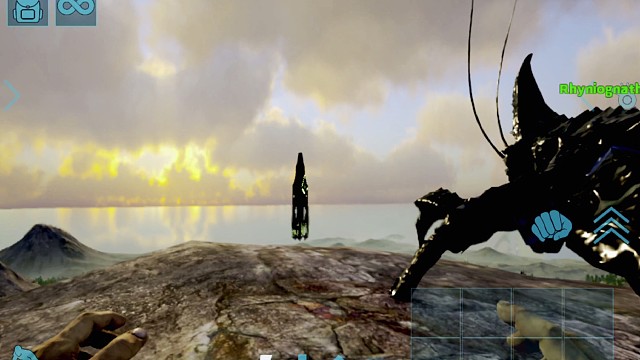 潮湿的泥土还黏在触角上时，我总爱把身体蜷成螺旋状，听地表传来的第一缕阳光碎裂声。那时候蕨类植物的叶片