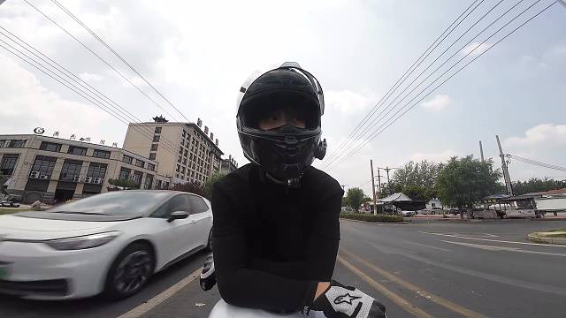 旁边过去了个啥玩意