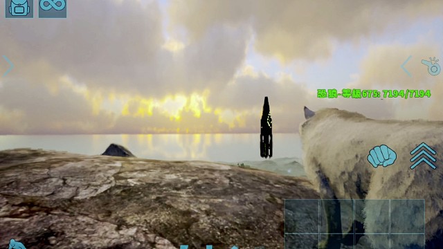 我总在满月时闻到冻土下的血腥气。那时的风裹着冰川的棱角，掠过我蓬松的鬃毛，同伴们的喘息像低沉的鼓点，