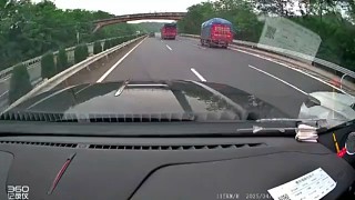 都說黑車115占快車道不對(duì)！你們都有本嗎？限120在快車道開115有問題嗎？？你想違章開180沒問題