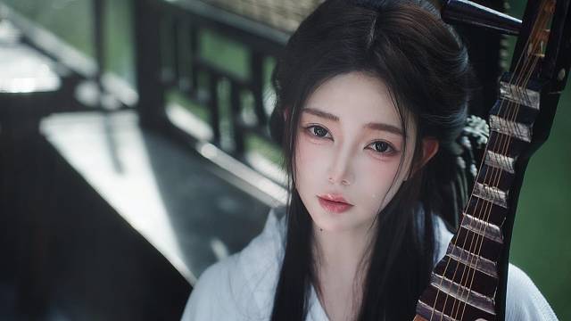 “你像一场大雨，淋湿我的眼睛。”