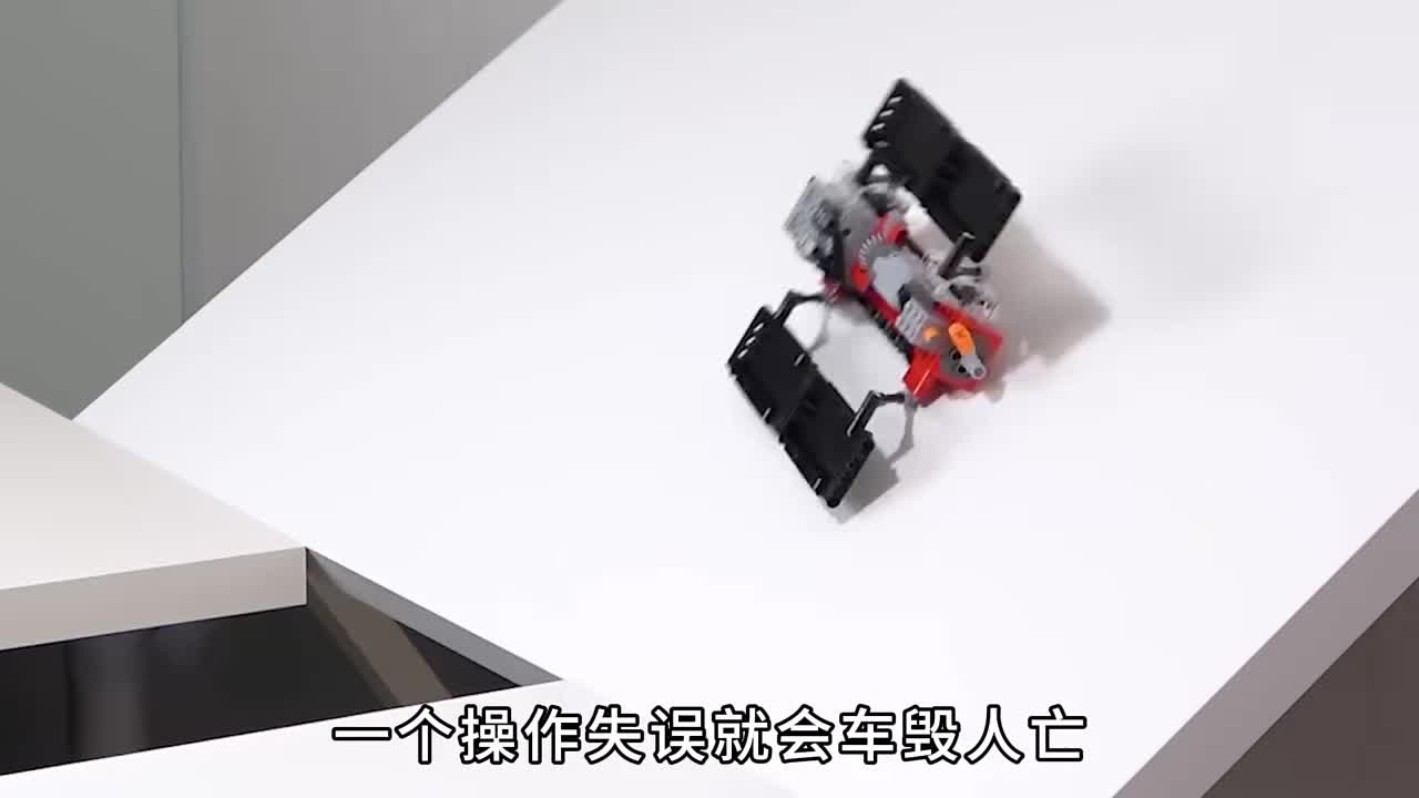 六台不同设计理念的乐高小车完成障碍挑战  (2)