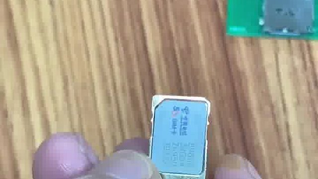 平板电脑上选用哪款连接器来实现通讯功能？