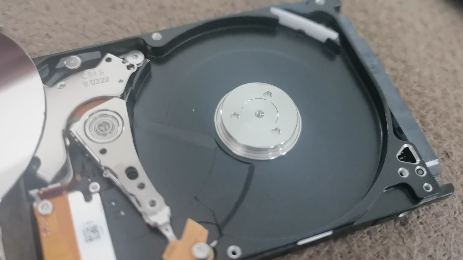 希捷2.5寸机械硬盘拆解