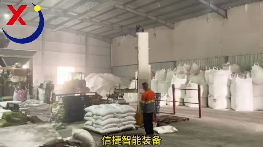 毫米级定位，整齐如复制粘贴，立柱机器人饲料码垛