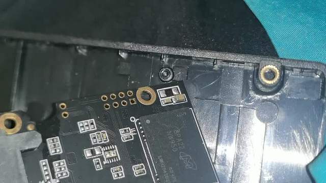 精亿黑鲨固态拆解（YS9082 镁光三颗粒假标片）