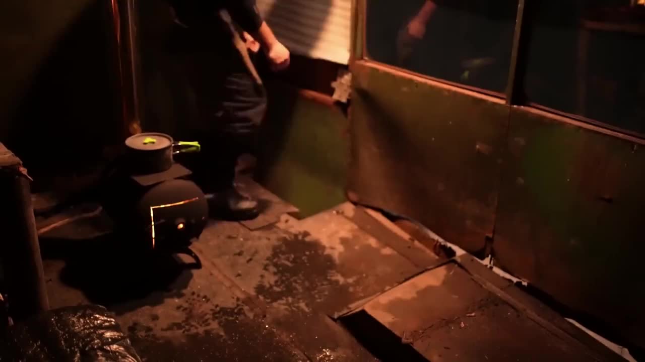 第4集：男人花费几个月建造的小屋被毁，真的太可惜了