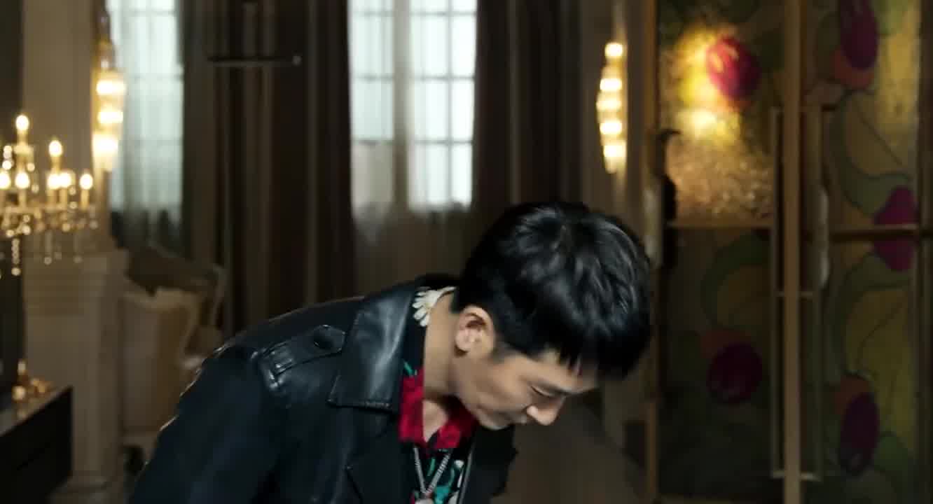 性格暴戾，嘴巴刁，只因咸淡不满意就对手下大打出手，最后更是连大哥也不放在眼里，大哥地位不保呀