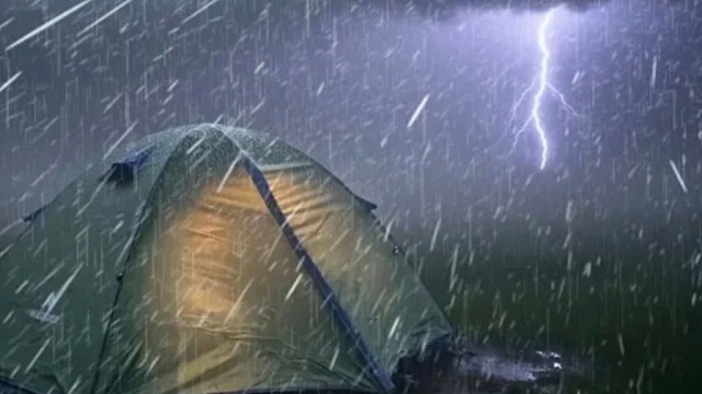 雷暴和强风中露营⛈️单人露营大雨和雷暴中