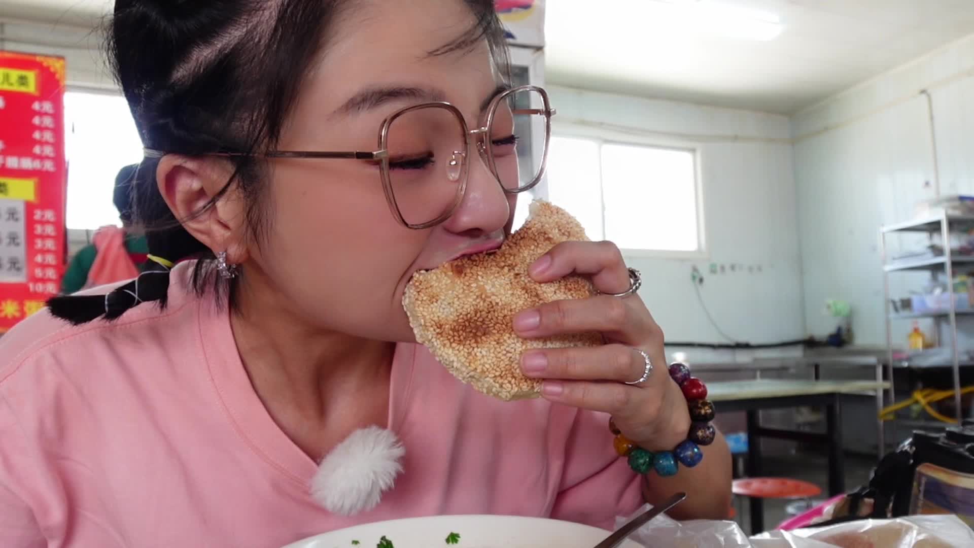 【逛吃保定】大热天在菜市场里吃一圈早点～碳水拉满又干三碗冷面汤