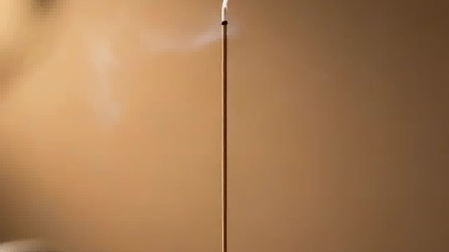 书房标配：笔墨、古籍、一缕烟