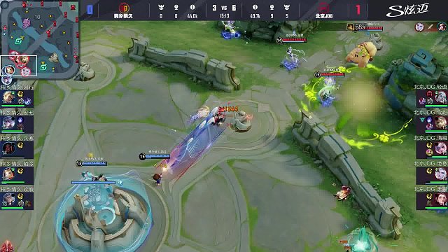 JDG五打四击杀情久多人后顺势点掉水晶