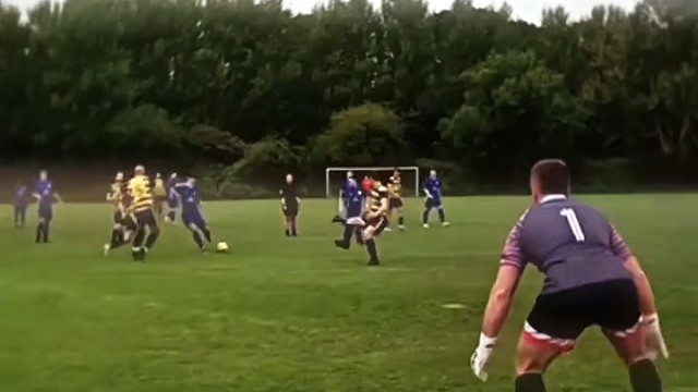 “要庆祝了？别忘了我守的就是最后的防线”#足球