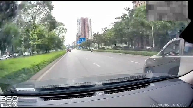 虽然是你追的尾  但也是  对方全责   对方变道后  导致你追的尾