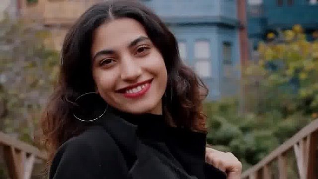 不努力的女人有两种结果，穿不完的地摊货，逛不完的菜市场。不努力的男人也有两种结果，