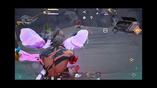 【远光84】 魁斗的法天象地大招一出，瞬间就把上来的两个对手拍下了高台，普玩也轻松一打二～ o(≧v