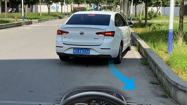 新手在倒车的时候分不清该往里边打方向？可以参考一下阿峰这个视频#汽车知识 #驾驶技巧