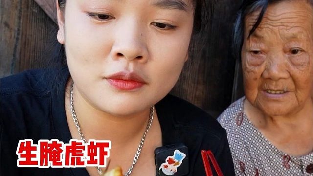 吸生腌黑虎虾 太久没吃辣的，这个火鸡面有点辣的发苦啊