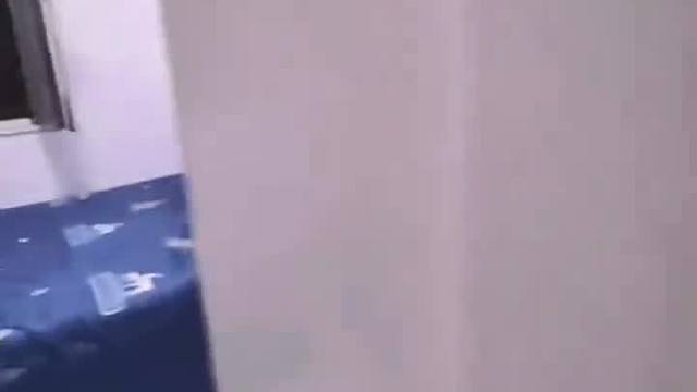 啥，那么小的桌子，你两在上面PK？