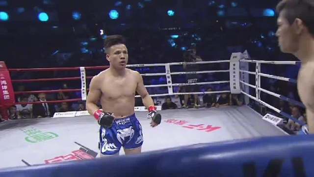 日本拳王在南京被暴揍在擂台上哀嚎，裁判没事一样一旁看热闹