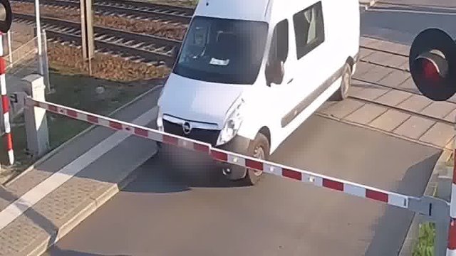 火车追尾，这应该是他的责任吧