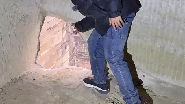 古代土匪居住的地方 四川发现土匪窝。进去只有一个特别小的洞，下面生活设施一应俱全