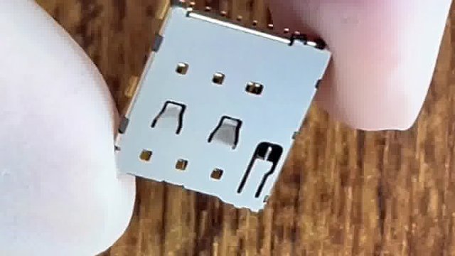 行车记录仪上选择哪款连接器来实現远程控制？