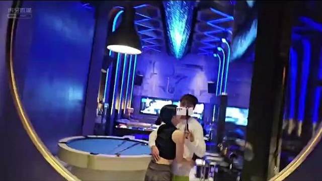 酷哥美女kisskiss