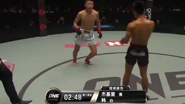 老外击倒中国选手后，不停进行羞辱，最后被中国猛将韩子豪暴揍KO