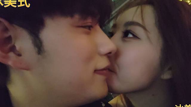 童锦程和周潼童嘎嘎亲