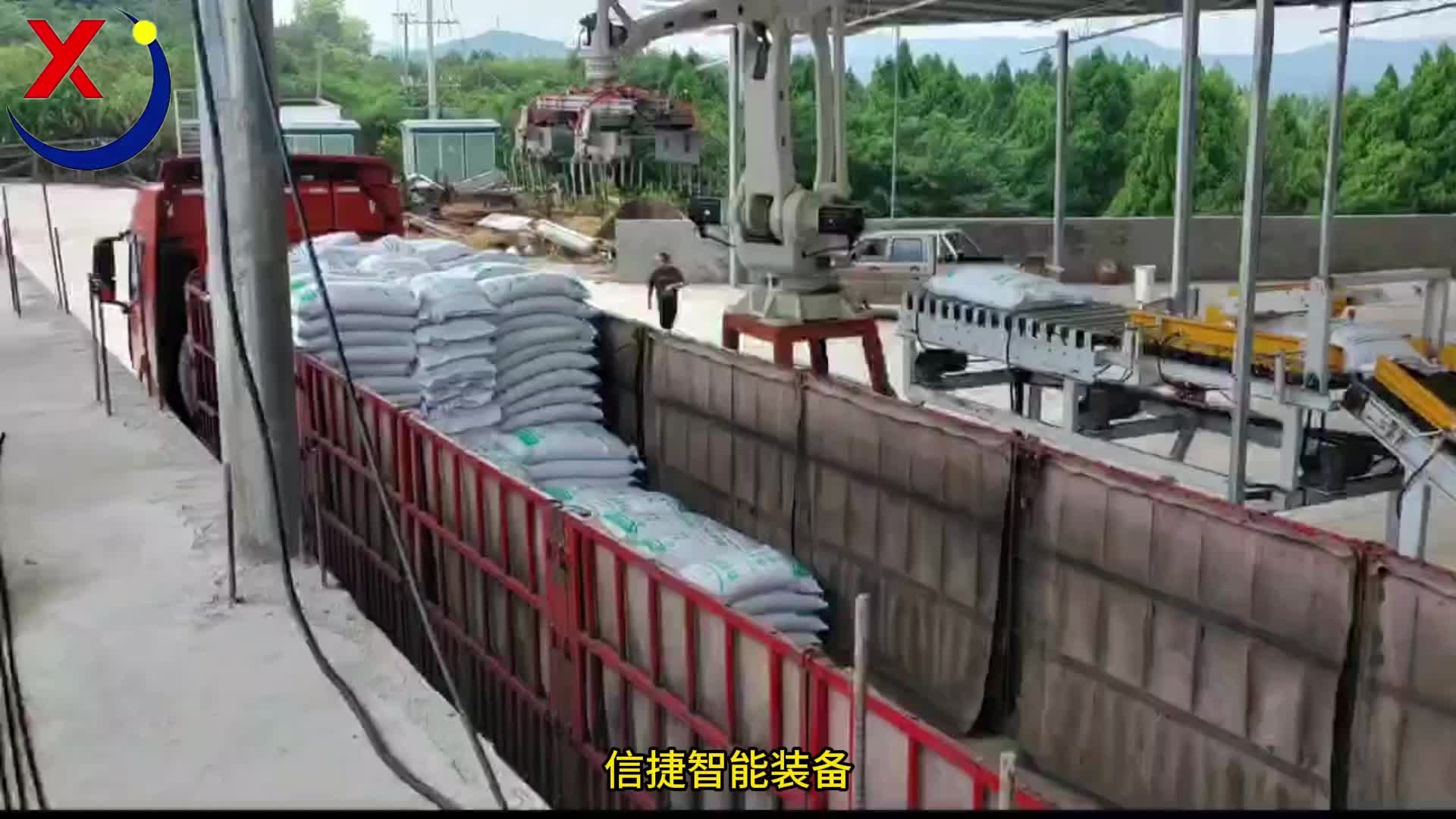 四川惊现黑灯工厂，机械臂疯狂作业24小时无休，装车机器人