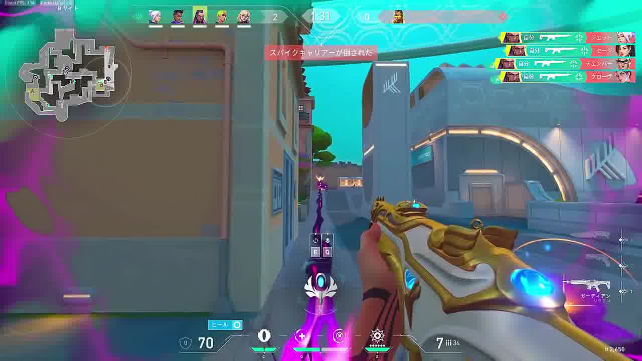 她像换了个人出现 好久不见