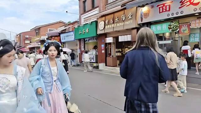 宇晨女装户外转大哈哈哈