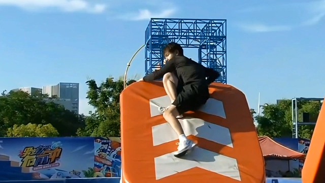 童锦程遗憾落水，错失大冰箱