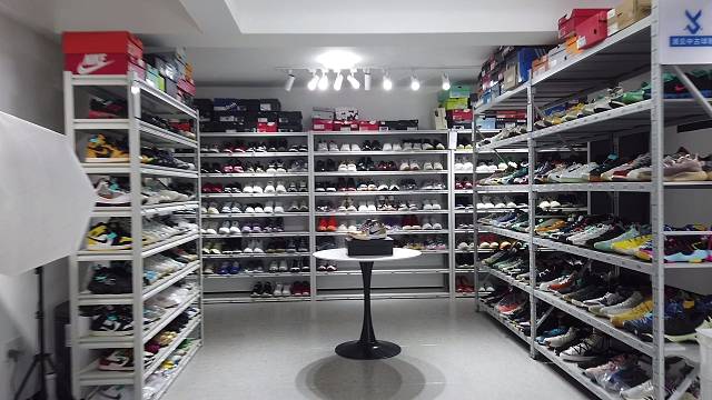 二手科比4金牌819的价格，贵吗？