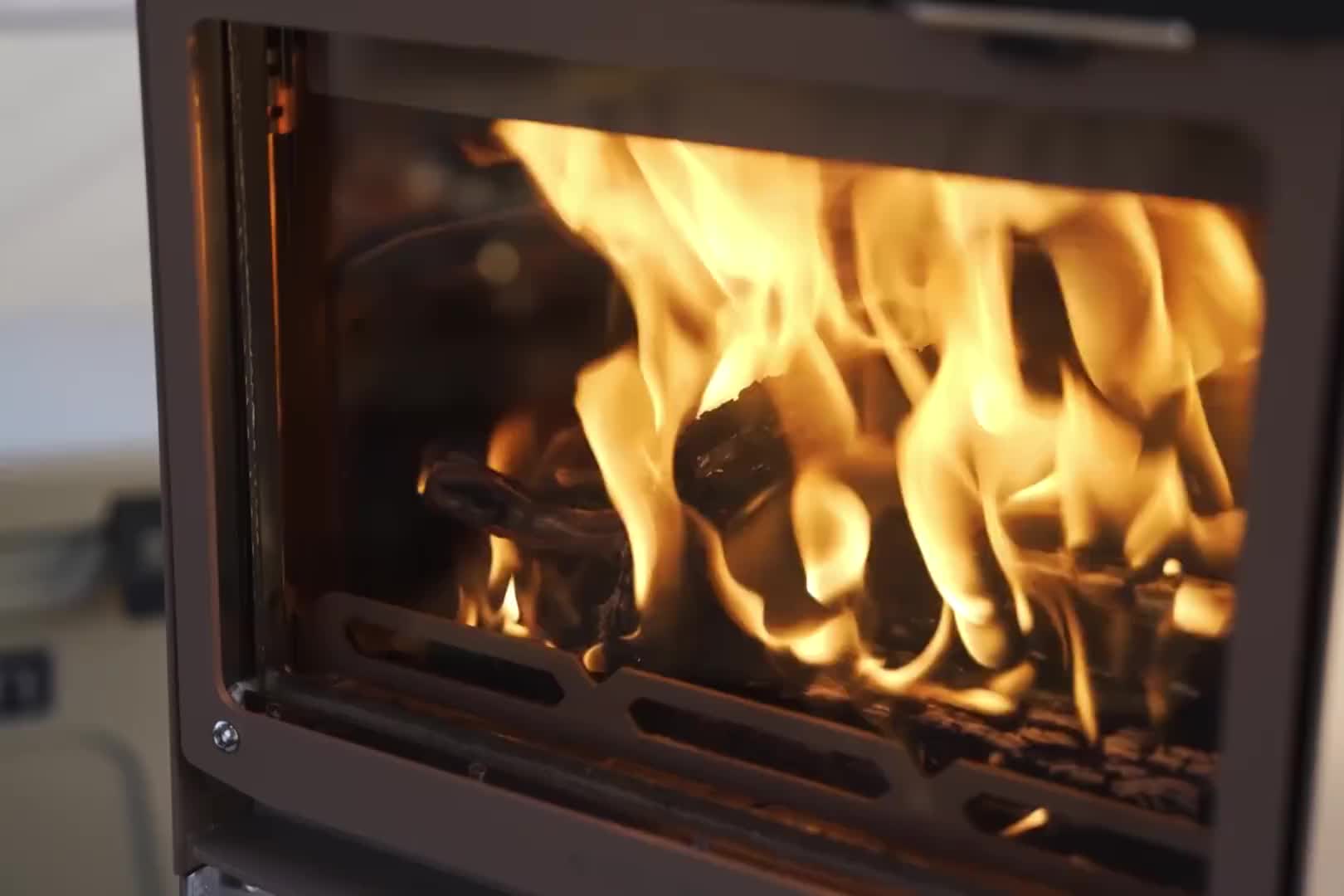 第3集：女人独自到深林中搭建帐篷，遭遇暴风雨，野外露营