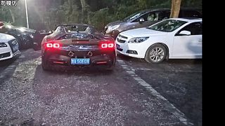 童錦程開sf90上山不會倒車