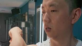 藥水哥健身后被量手臂臂圍