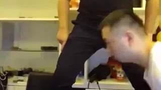 藥水哥表演胯下之辱