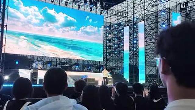 杨齐家电竞嘉年华唱歌现场