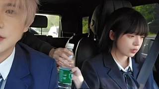 童錦程喝蔓越莓進口的水