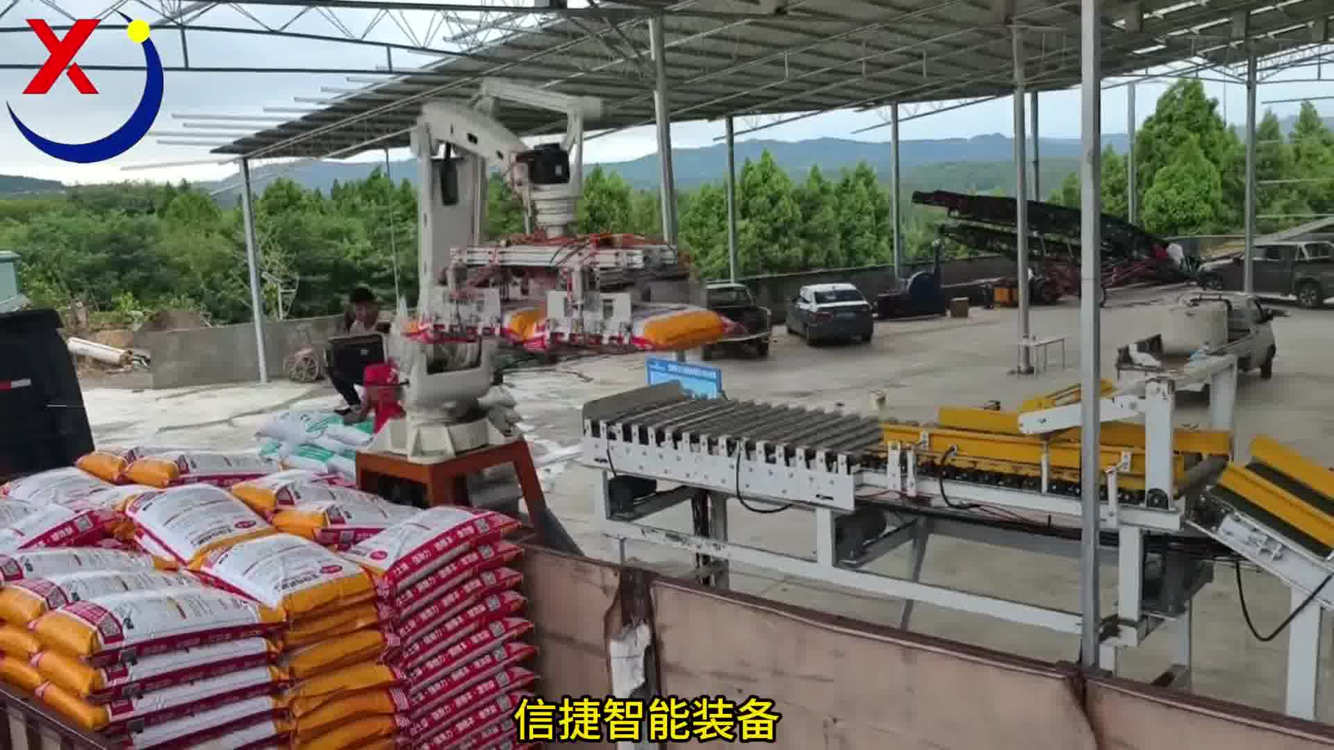 未来工厂依靠机器人干活是百分百的事情，全自动有机肥装车机器人